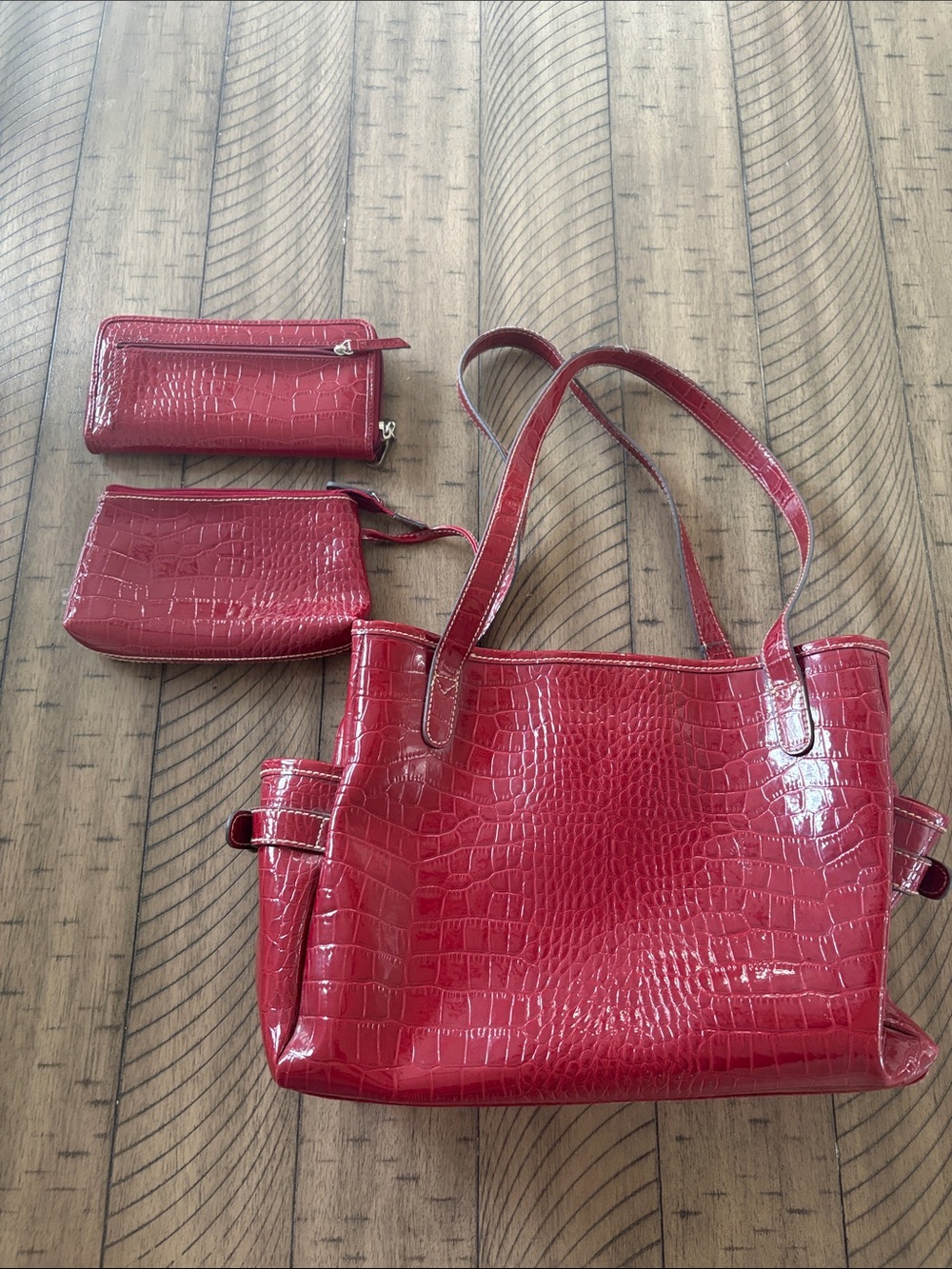 liz & co. Red Croc-Embossed Shoulder Bag with Matching Wallets - Picture 4 of 16